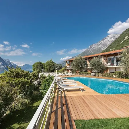 In Mit Grill, Garten Und Gemeinschaftlichem Pool Apartment Malcesine
