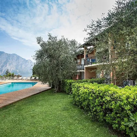 Apartment In Mit Grill, Garten Und Gemeinschaftlichem Pool *