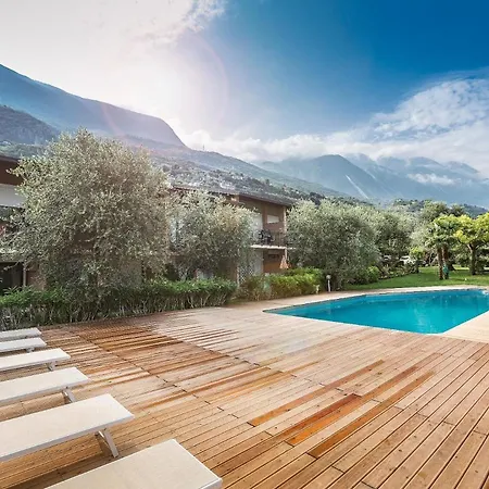In Mit Grill, Garten Und Gemeinschaftlichem Pool Apartment *
