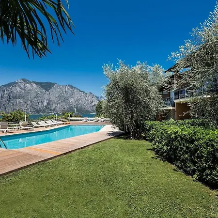 In Mit Grill, Garten Und Gemeinschaftlichem Pool * Malcesine